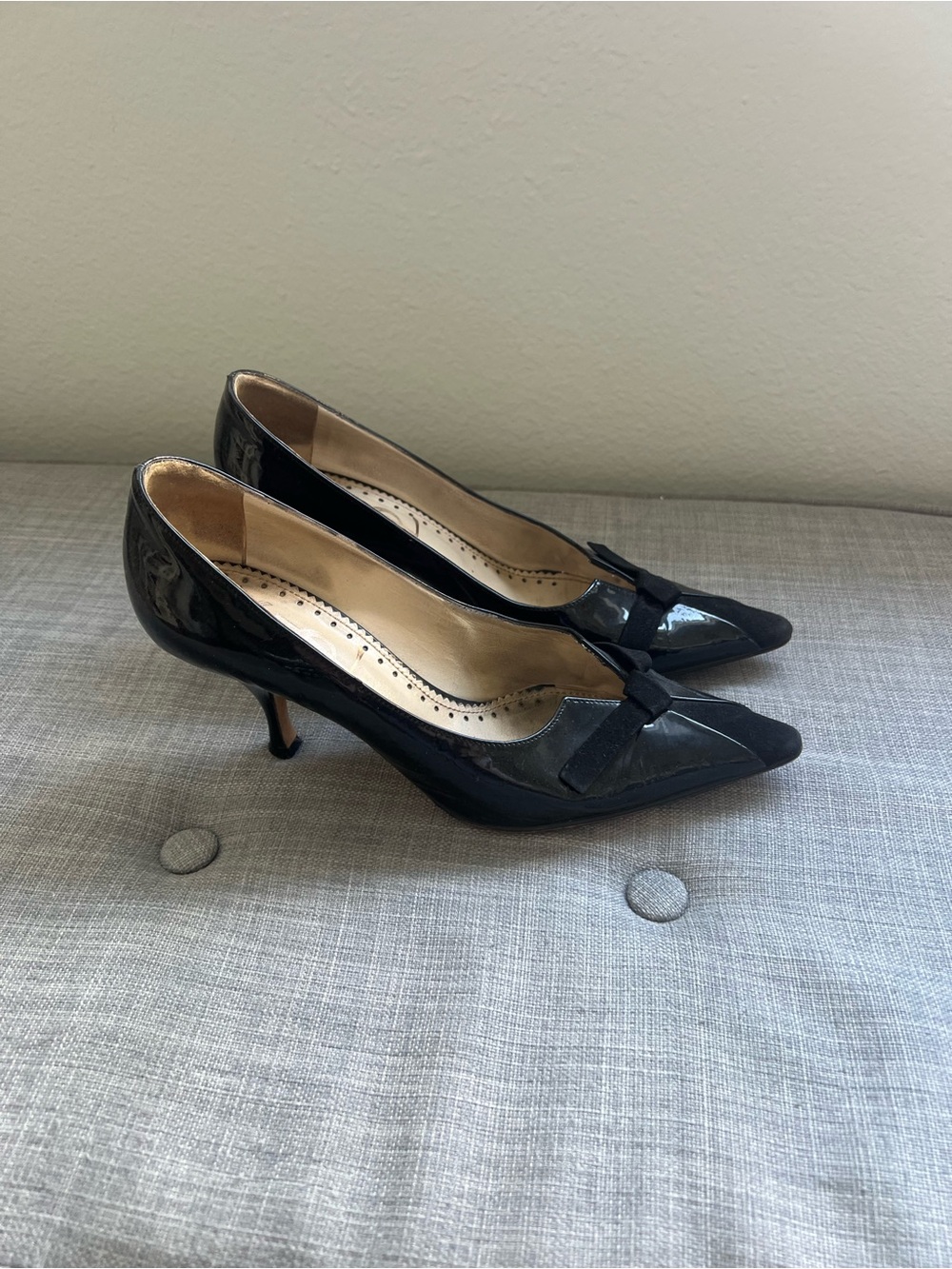 Vintage YSL Black Patent Pointed-Toe Women's Pumps with Bow Accent